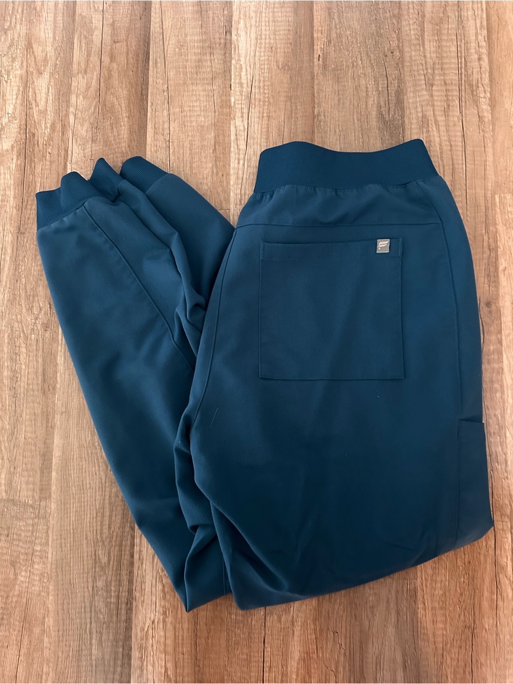 Fabletics scrub top + joggers set Caribbean blue size L - Picture 8 of 9